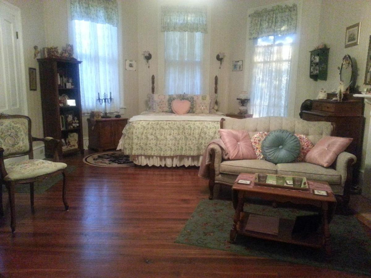 Holly House Of Hamilton Quarto foto