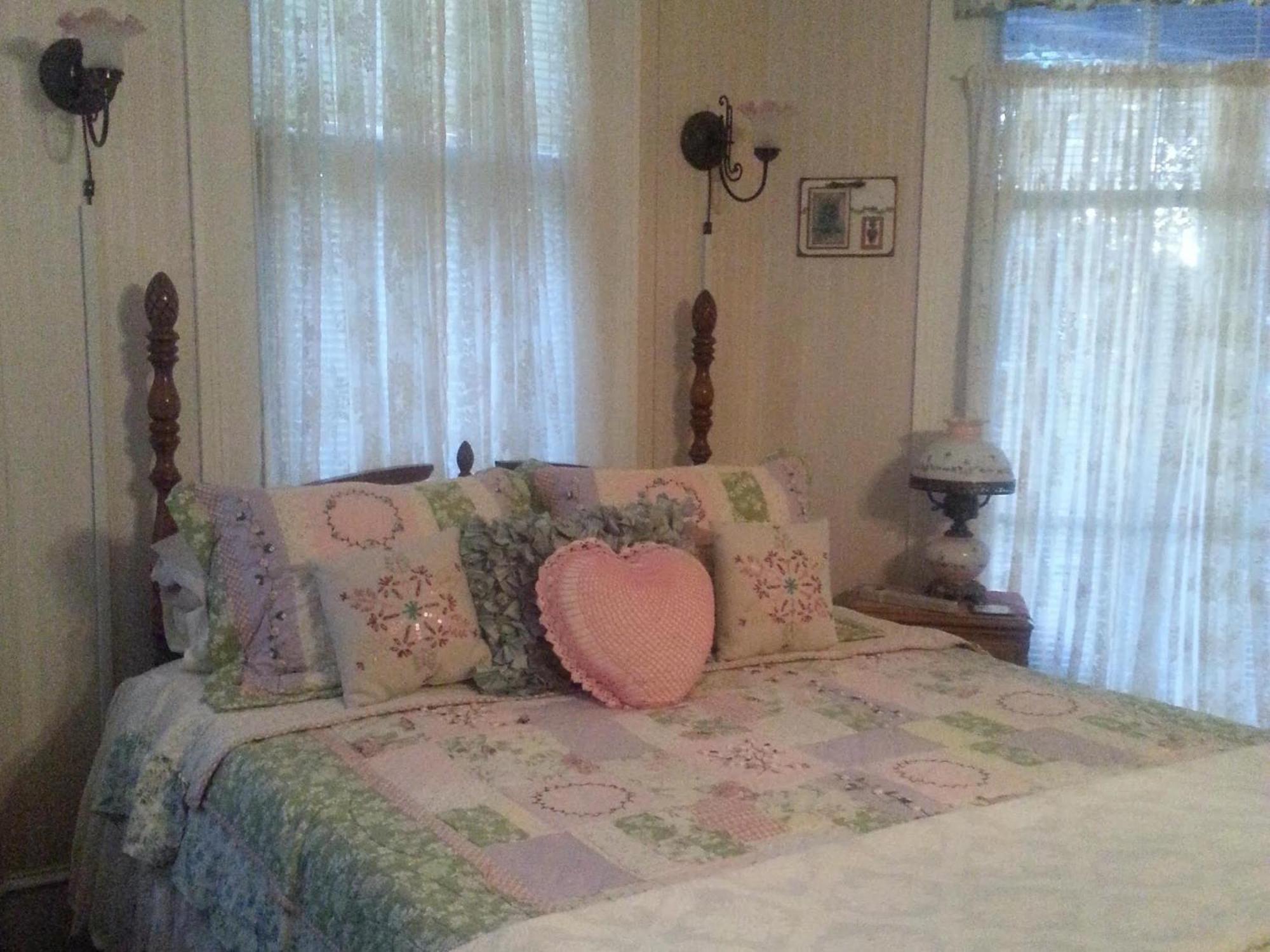 Holly House Of Hamilton Quarto foto