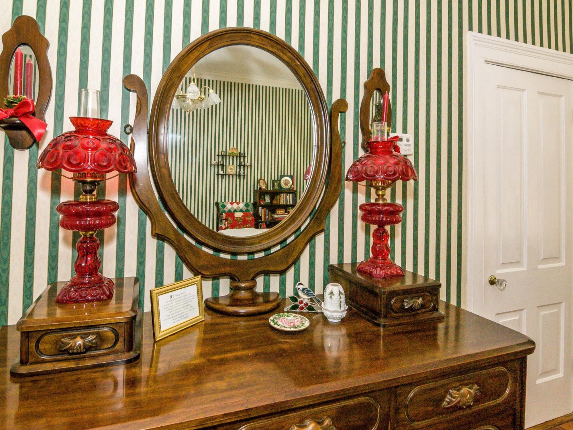 Holly House Of Hamilton Quarto foto