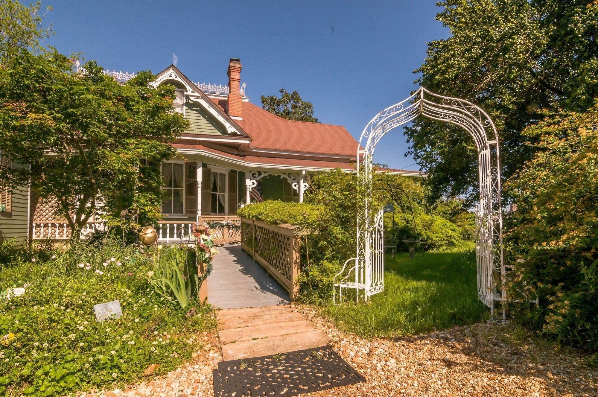 Holly House Of Hamilton Exterior foto